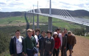 Le groupe au pont de Millau